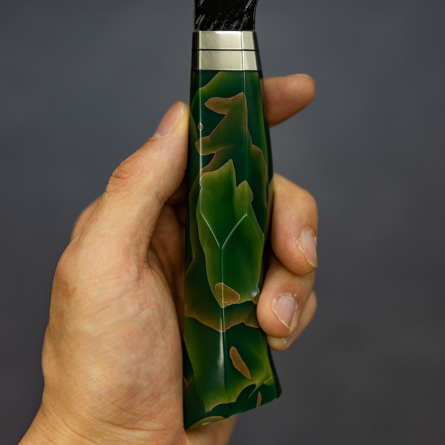 Black Scratch-Hammered Finish 67lays Damascus Bunka 180mm Emerald Handle