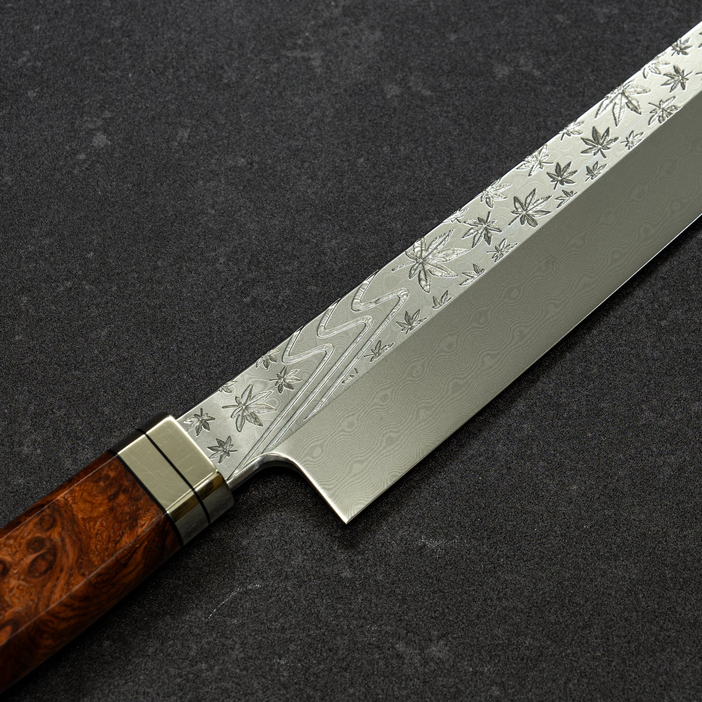 【Pre-Order】Polished Maple Stream Hammered Finish Coreless Damascus Kiritsuke-Yanagiba 270mm