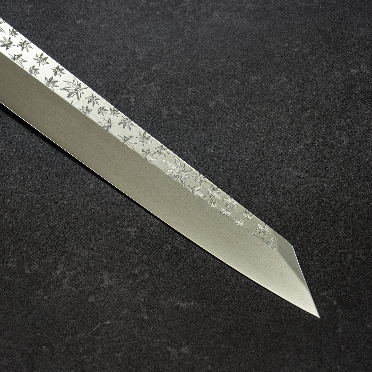 【Pre-Order】Polished Maple Stream Hammered Finish Coreless Damascus Kiritsuke-Yanagiba 270mm