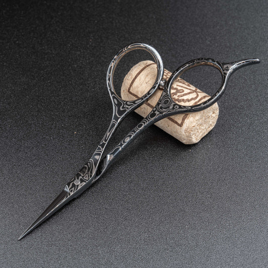 Black damascus small scissors curved / Thin